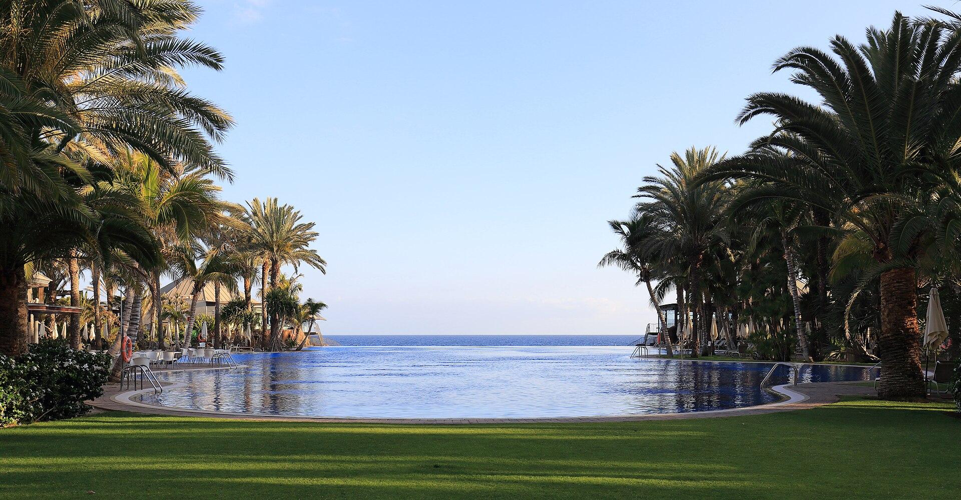 Sea-view infinity pool