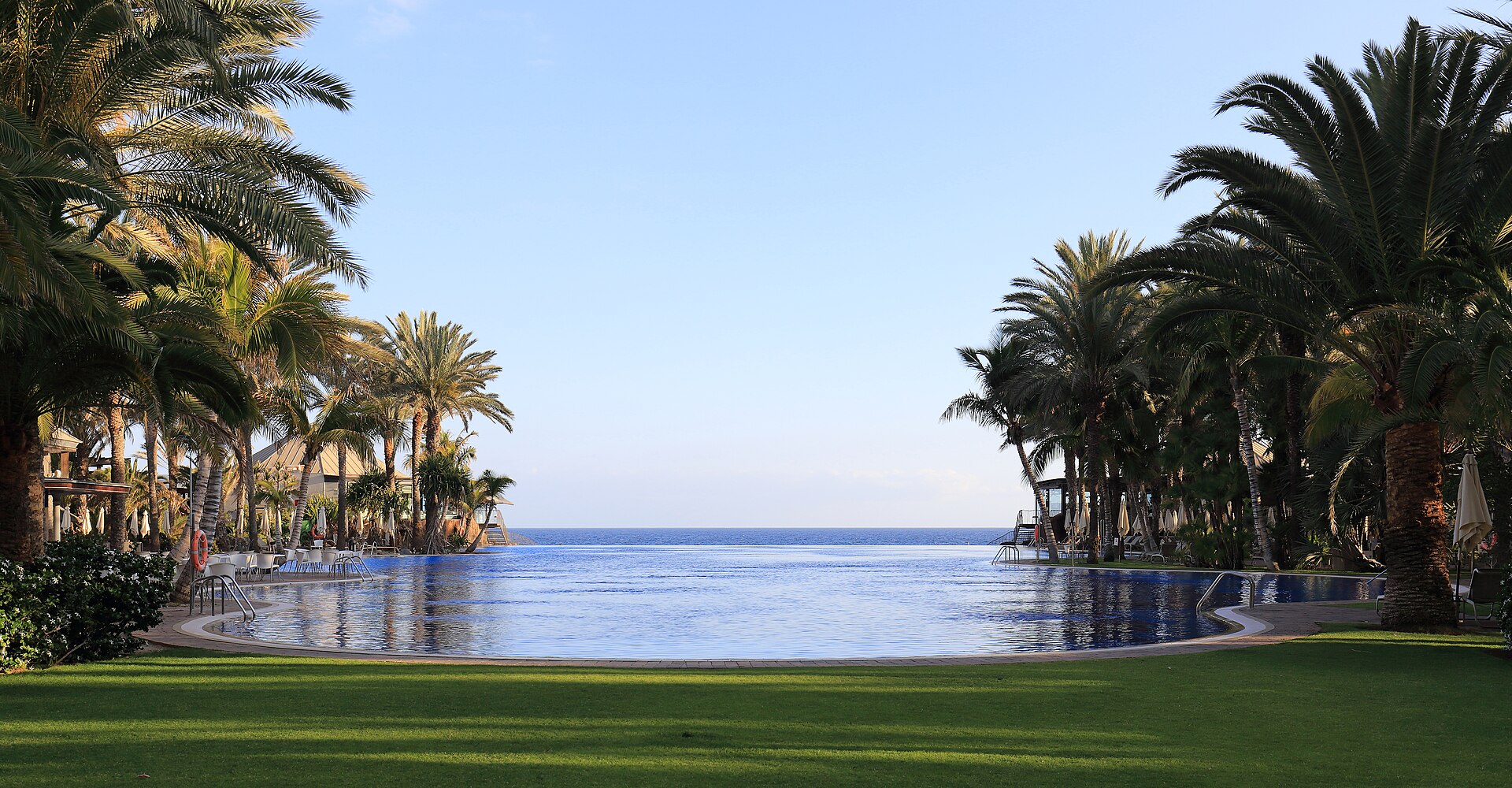 Sea-view infinity pool