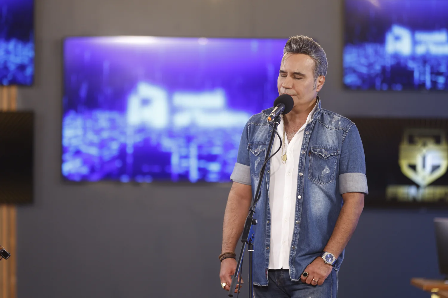 A live performance at the House of Traders event